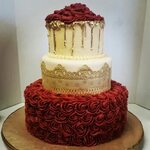 maroon and white and gold wedding Ideas de pastel de boda, P